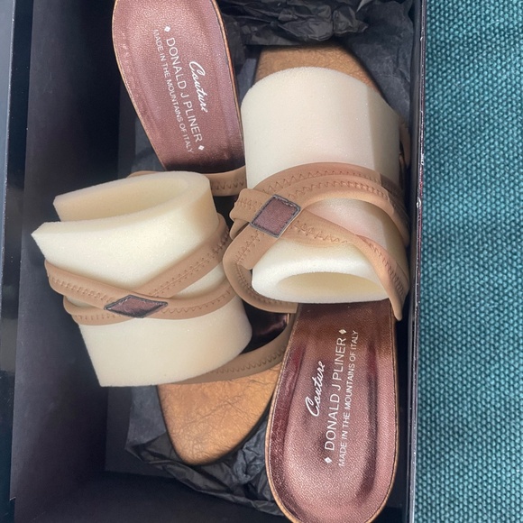 Donald J Pliner -Couture- Made in the Mountains of Italy - Picture 3 of 7